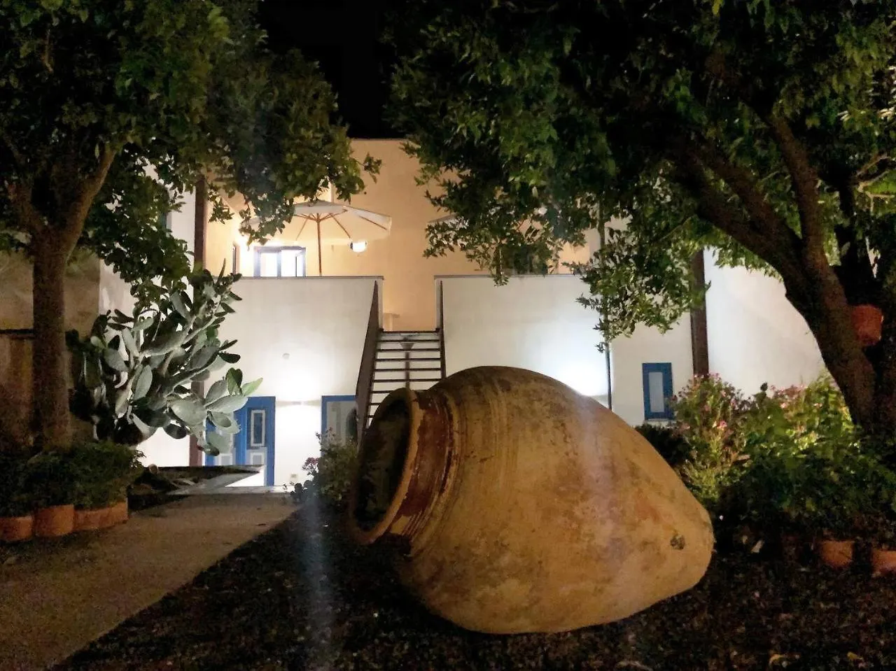 Punta Sallustro Lipari 3*, Липари