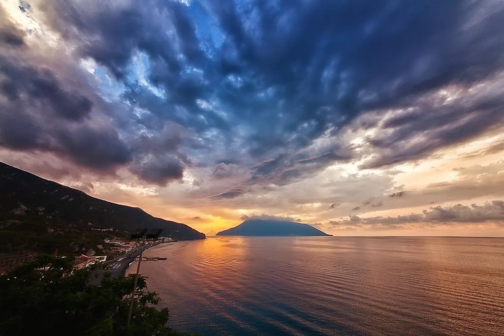 Punta Sallustro Lipari 3*, Липари