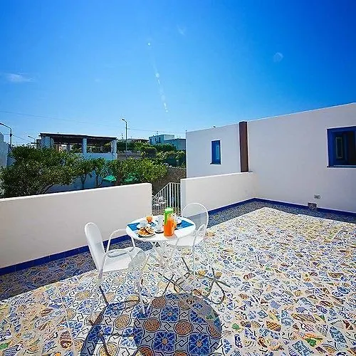Punta Sallustro Lipari 3*, Липари